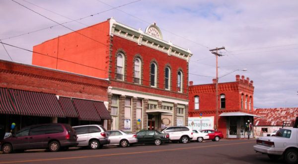 This Charming Small Town In Oregon Perfectly Captures The Spirit Of The Old West