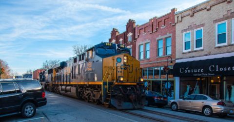Trains Still Pass Right Through These 8 Kentucky Towns And You'll Love The Nostalgia