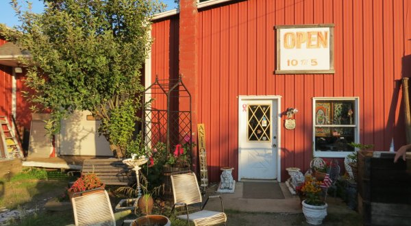 Everyone In New Jersey Should Visit This Amazing Antique Barn At Least Once