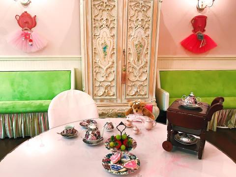 The Whimsical Tea Room In Louisiana That’s Like Something From A Storybook