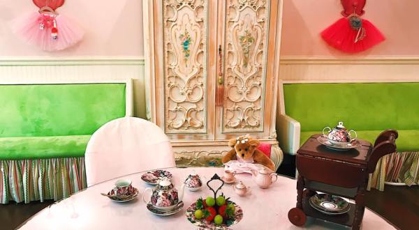 The Whimsical Tea Room In Louisiana That’s Like Something From A Storybook