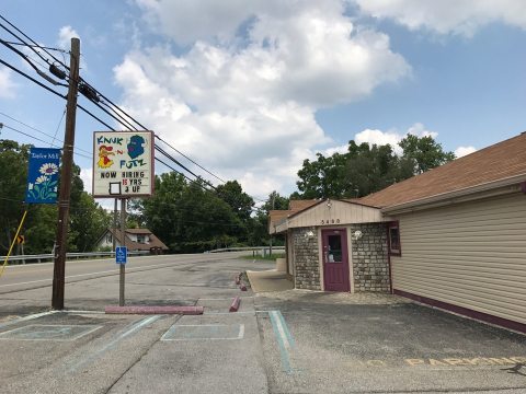 Warm Up In This Hole-In-The-Wall Restaurant With The Tastiest Wings In Kentucky