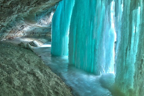 These 9 Photos Of A Frozen Minnehaha Falls Will Take Your Breath Away