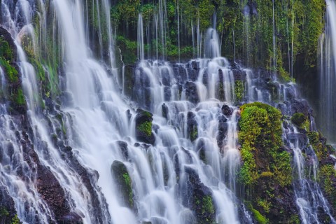 There's Something Amazing Happening To The Waterfalls In Northern California Right Now