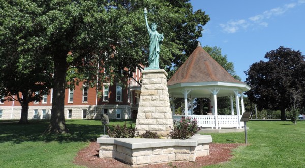 Most People Don’t Know There Are 25 Statues Of Liberty Hiding Around Kansas