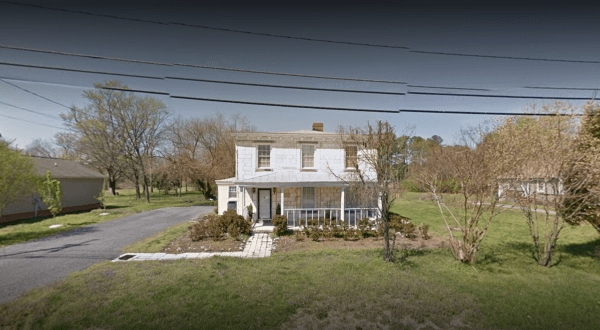 This House In Virginia Made Entirely Of Tombstones Is Beyond Eerie