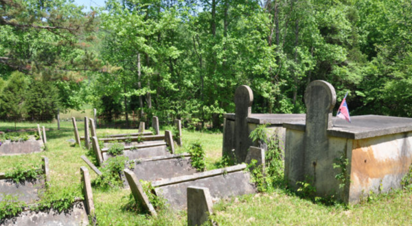 You Won’t Find These Bizarre Gravestones Anywhere But Tennessee