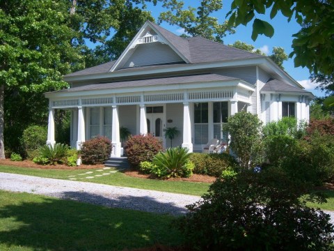 You'll Never Forget Your Stay At This Cozy Bed And Breakfast In Alabama