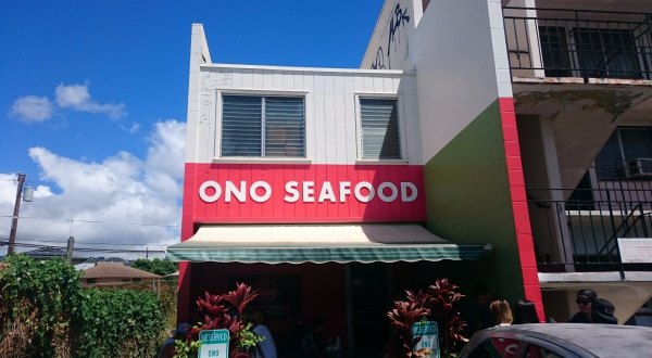 The Unassuming Hawaii Restaurant That Serves The Best Seafood You’ve Ever Tried