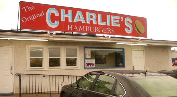 Everyone Goes Nuts For The Hamburgers At This Nostalgic Eatery Near Philadephia
