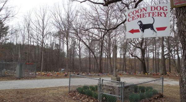 Most People Don’t Know The Unique Story Behind This Cemetery In Alabama