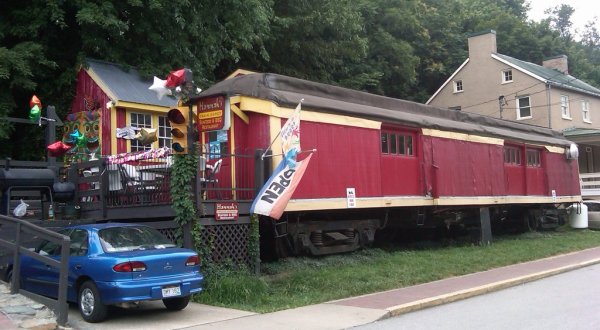 The Train-Themed Restaurant In West Virginia That Will Make You Feel Like A Kid Again