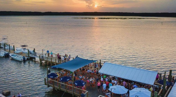 This Secluded Waterfront Restaurant In South Carolina Is One Of The Most Magical Places You’ll Ever Eat