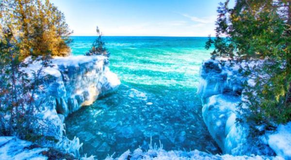 14 Breathtaking Ice Formations That Prove Winter Is The Most Beautiful Season Of Them All