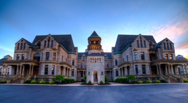 A Terrifying Tour Of This Haunted Prison Near Cincinnati Is Not For The Faint Of Heart