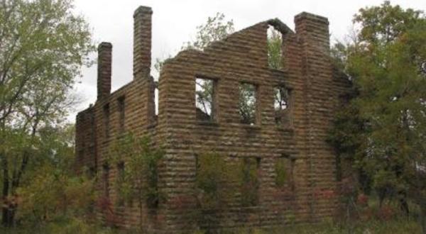 Hike To This Abandoned Mansion In Oklahoma That’s Rumored To Be Haunted