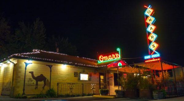 Here Are The 13 Most Iconic Bars In All Of Oregon