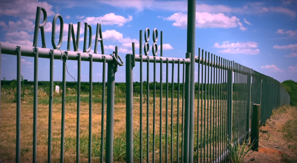 The Mystery Behind This Texas Graveyard Has Baffled Historians For Decades