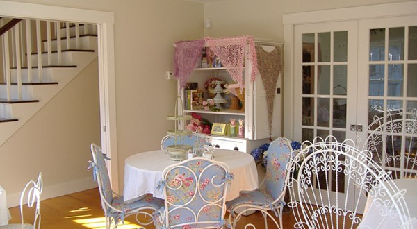 The Whimsical Tea Room In Maine That’s Like Something From A Storybook