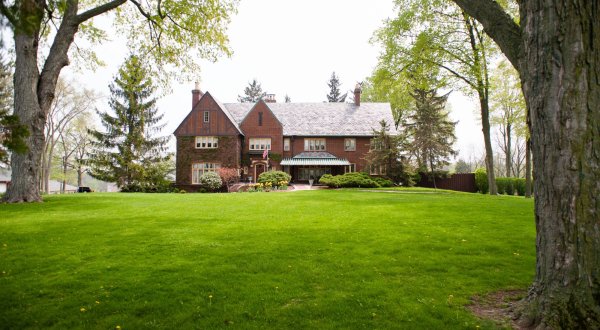 Staying At This Stunning Michigan Bed And Breakfast Will Make You Feel Like Royalty