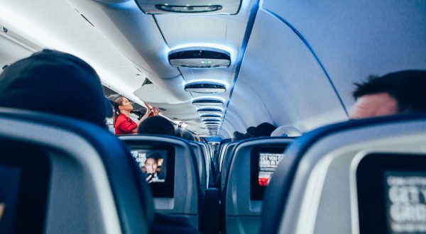 The Unusual Reason Why Most Passengers Prefer The Right Side Of The Plane