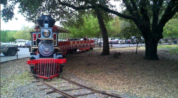 There’s A Little-Known, Fascinating Train Park In Northern California And You’ll Want To Visit