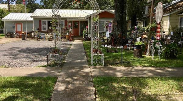 The Tiny Town Near New Orleans That’s Absolute Heaven If You Love Antiquing