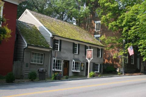 The Oldest Bar In Virginia Has A Fascinating History