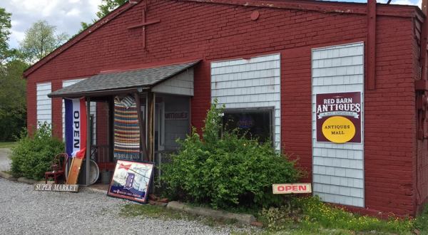 Everyone Should Visit This Amazing Antique Barn In Louisville At Least Once