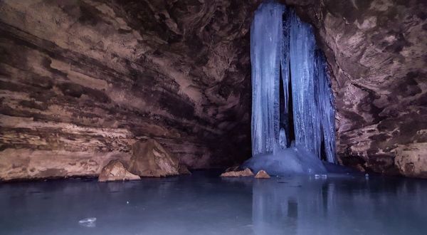Few People Know You Can Tour This Crystal Ice Cave In Northern California And It’s Stunning