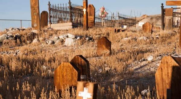 The Story Behind This Ghost Town Cemetery In Nevada Will Chill You To The Bone
