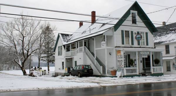This Charming Restaurant In The Heart Of The Maine Highlands Is A Dream