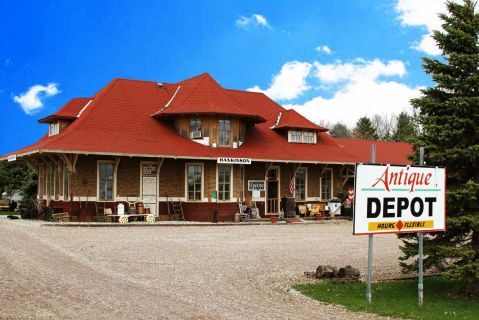 Everyone In North Dakota Should Visit This Amazing Antique Train Depot At Least Once