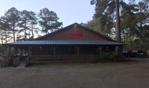 Eat Endless Fried Catfish At This Rustic Restaurant In Mississippi