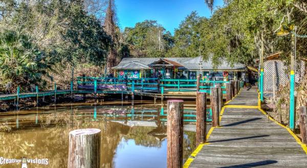 This Secluded Waterfront Restaurant In Mississippi Is One Of The Most Magical Places You’ll Ever Eat