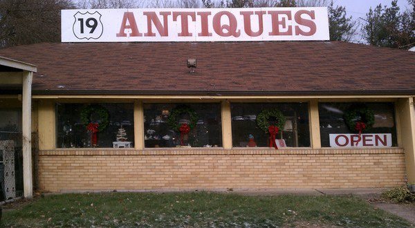 The Small Town Near Pittsburgh That’s Absolute Heaven If You Love Antiquing