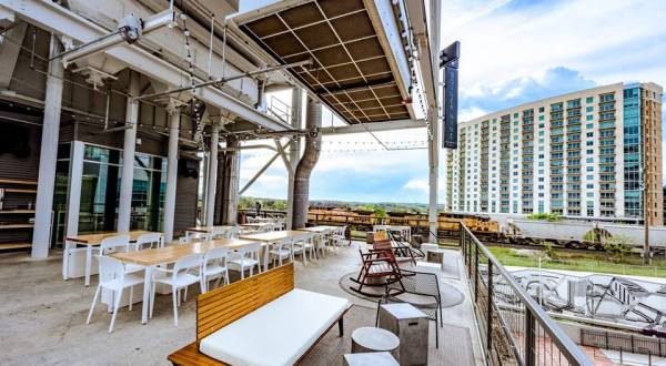 You’ll Love This Rooftop Restaurant In Austin That’s Beyond Gorgeous