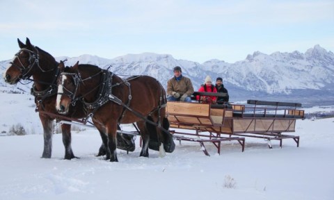 This Sleigh Ride Dinner In Wyoming Will Take You On An Enchanting Journey