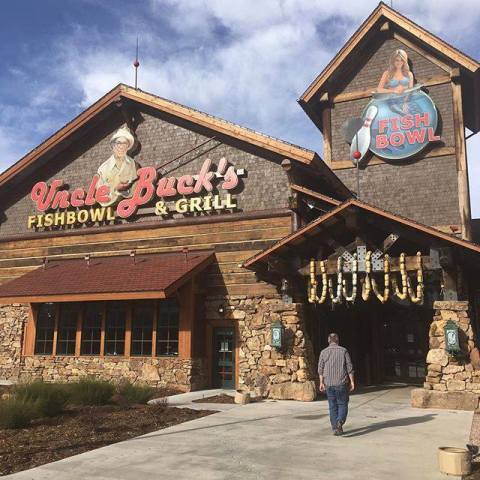 A One-Of-A-Kind Ocean Themed Restaurant And Bowling Alley, Uncle Buck’s Fish Bowl & Grill In Missouri Is Insanely Fun