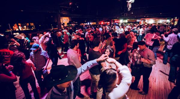 The World’s Largest Honky Tonk Is Right Here In Fort Worth And You’ll Want To Visit