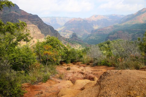 This Enchanting Hike Takes You Straight Through Hawaii’s Very Own Grand Canyon