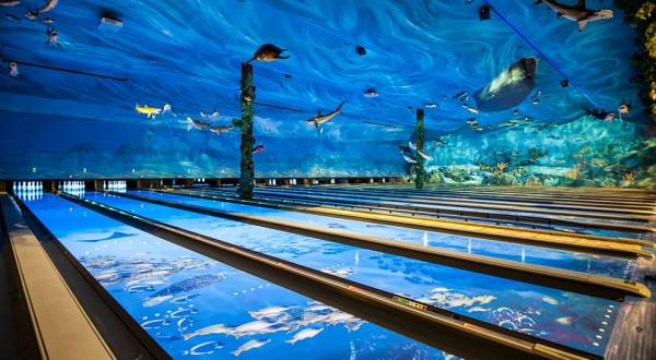 A One-Of-A-Kind Ocean Themed Restaurant And Bowling Alley, Uncle Buck’s Fish Bowl and Grill In Washington, Is Insanely Fun