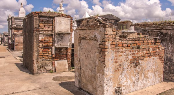 These 7 Haunted Locations In New Orleans Will Scare The Wits Out Of You