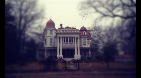 Here Are The 8 Best Places To Spot A Ghost In Arkansas