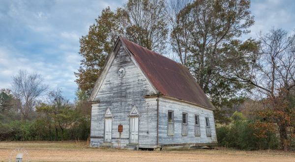 7 Abandoned Mississippi Churches That Are Slowly Fading Away