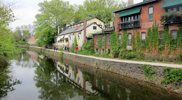 This Charming Canal Town In New Jersey Is Like Something From A Dream