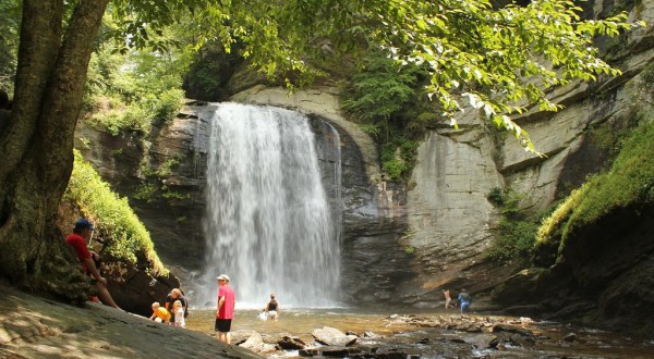 The Ultimate Bucket List For Anyone In North Carolina Who Loves Waterfall Hikes
