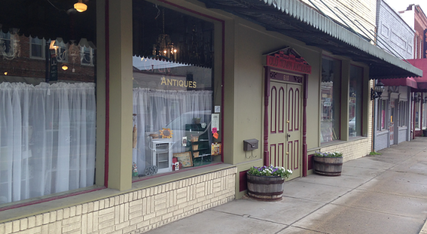 The Tiny Town In West Virginia That’s Absolute Heaven If You Love Antiquing