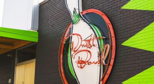 This One-Of-A-Kind 1970s-Themed Restaurant And Bowling Alley In Arkansas Is Insanely Fun