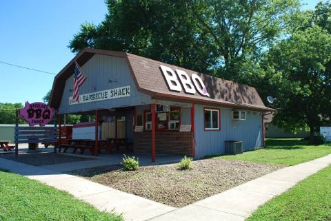 Travel Off The Beaten Path To Try The Most Mouthwatering BBQ In Illinois